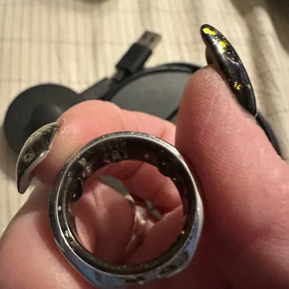 Gen 3 silver Oura ring size 8 - Picture 4 of 8